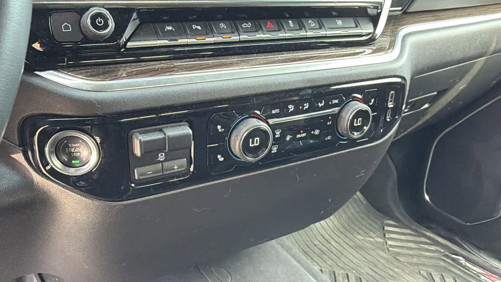 Used 2025 Chevrolet Silverado 1500 LT image 13