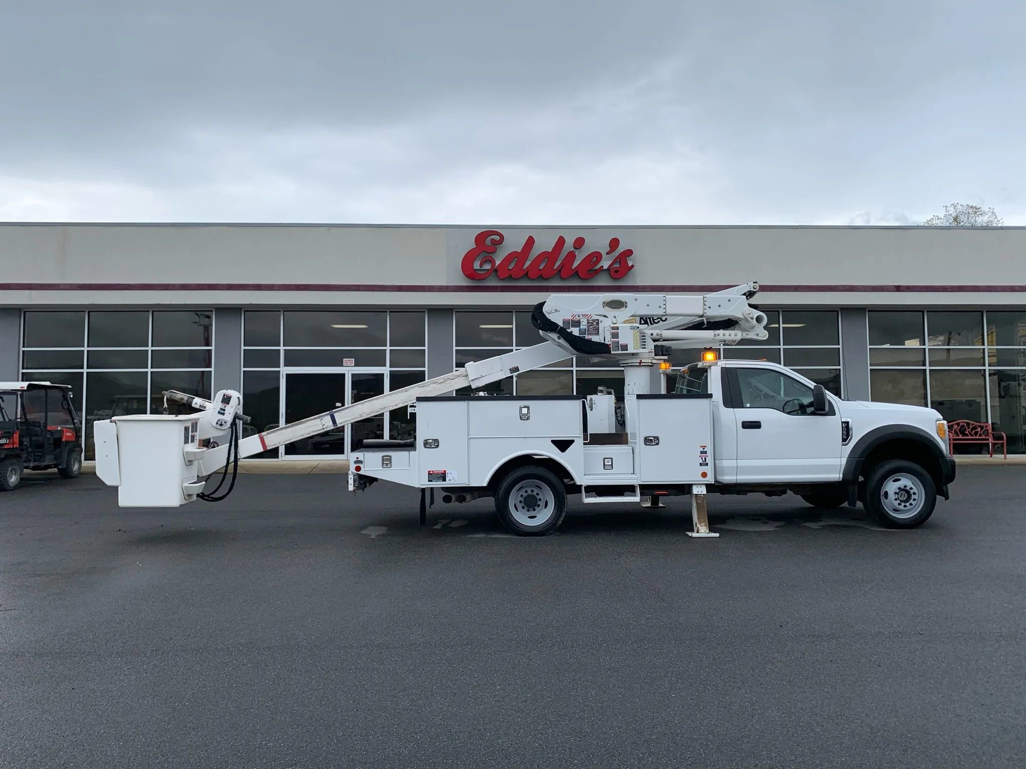 Used 2017 Ford F550 XL 169  W.B. 2D image 48