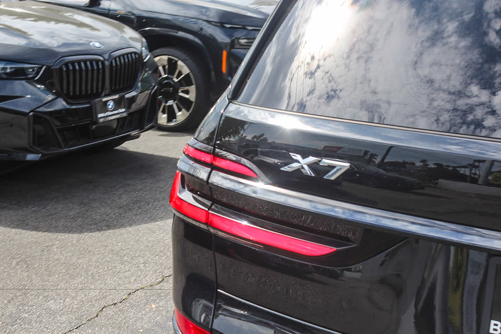 Used 2024 BMW X7 xDrive40i w/ M Sport Package AWD/4WD image 7