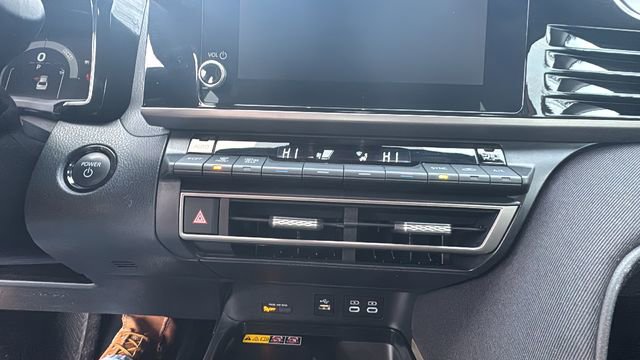 Used 2025 Toyota Camry LE image 21