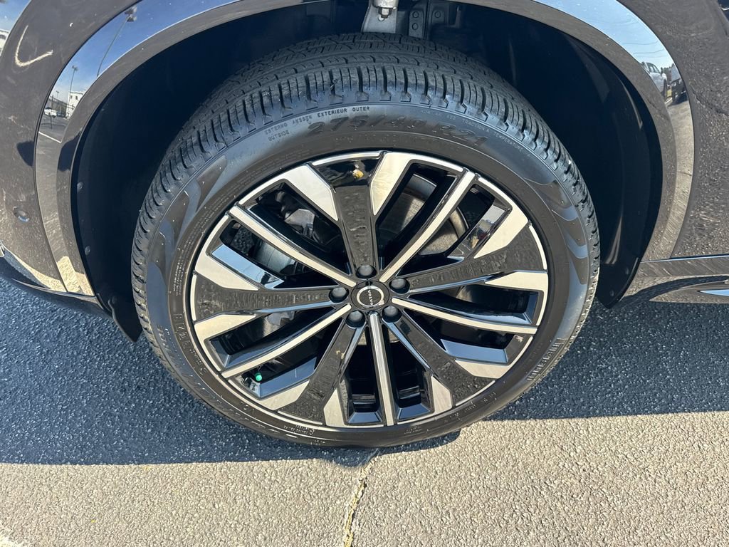 Used 2025 Volvo XC90 B6 Ultra w/ Lounge Package image 12