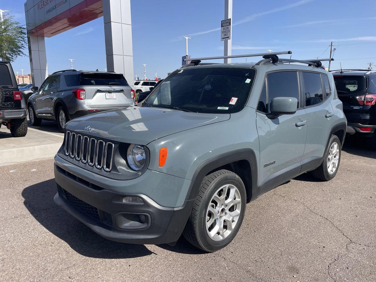 Used 2018 Jeep Renegade Latitude FWD image 4