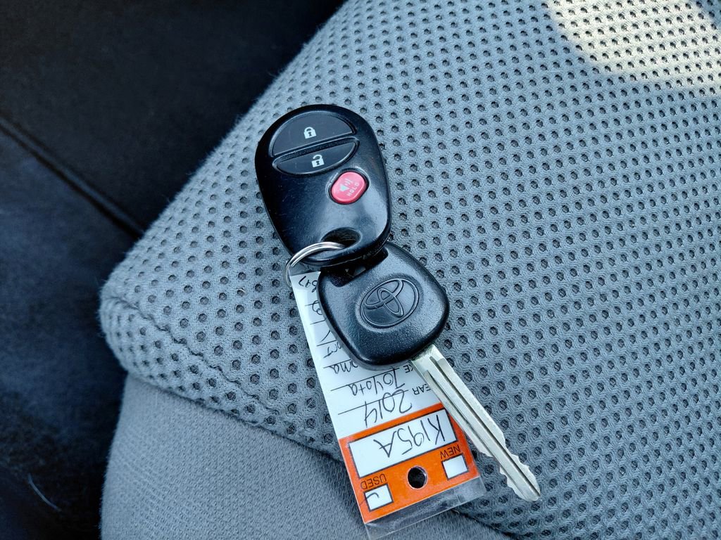 Used 2014 Toyota Tacoma 4x4 Double Cab w/ TRD Sport Package image 37