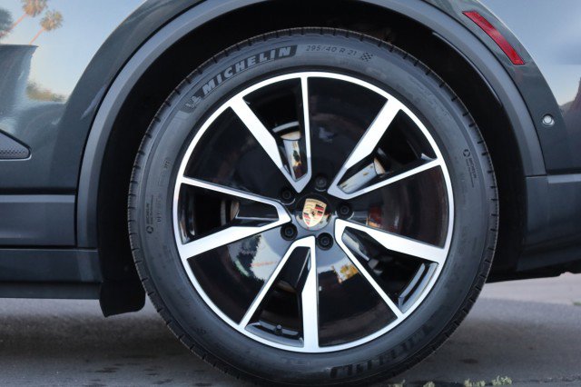 Used 2025 Porsche Macan 4 Electric AWD/4WD image 59