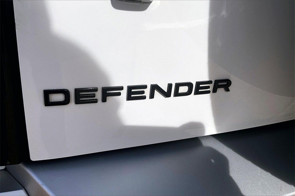 Used 2025 Land Rover Defender 110 S image 32