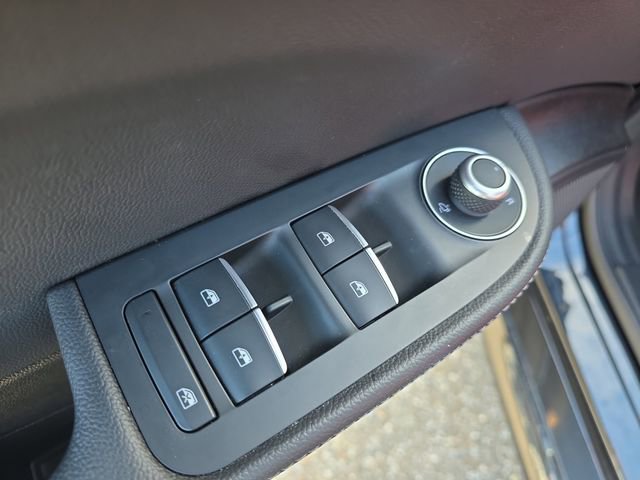 Used 2024 Alfa Romeo Giulia Ti w/ Performance Driving Package image 17