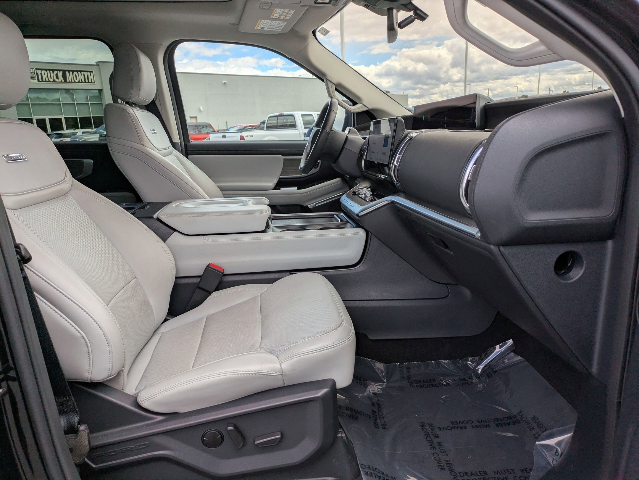 Used 2025 Ford Expedition Platinum image 32