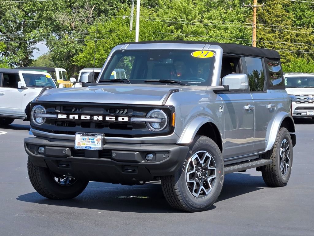Used 2024 Ford Bronco Outer Banks image 2