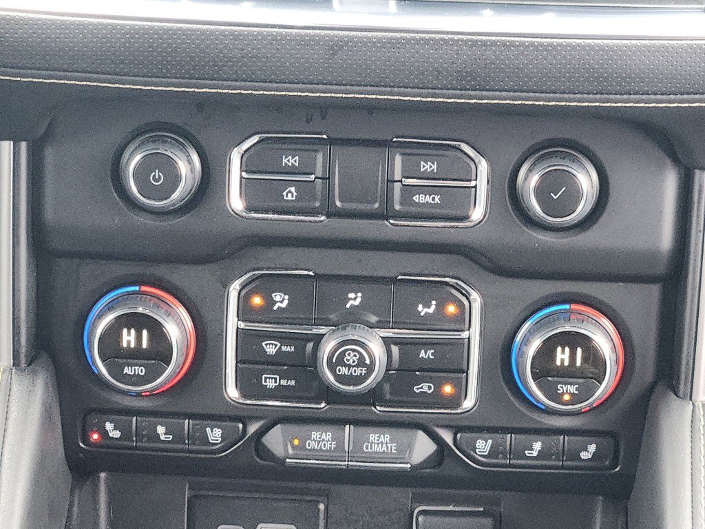 Used 2024 Chevrolet Suburban Premier image 24