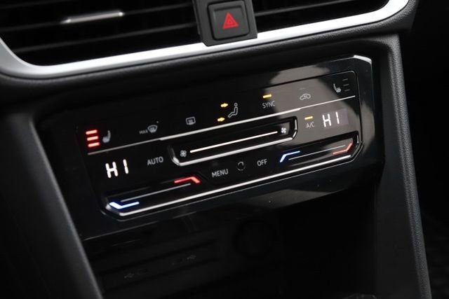 Used 2025 Volkswagen Taos SE w/ Panoramic Sunroof Package image 27