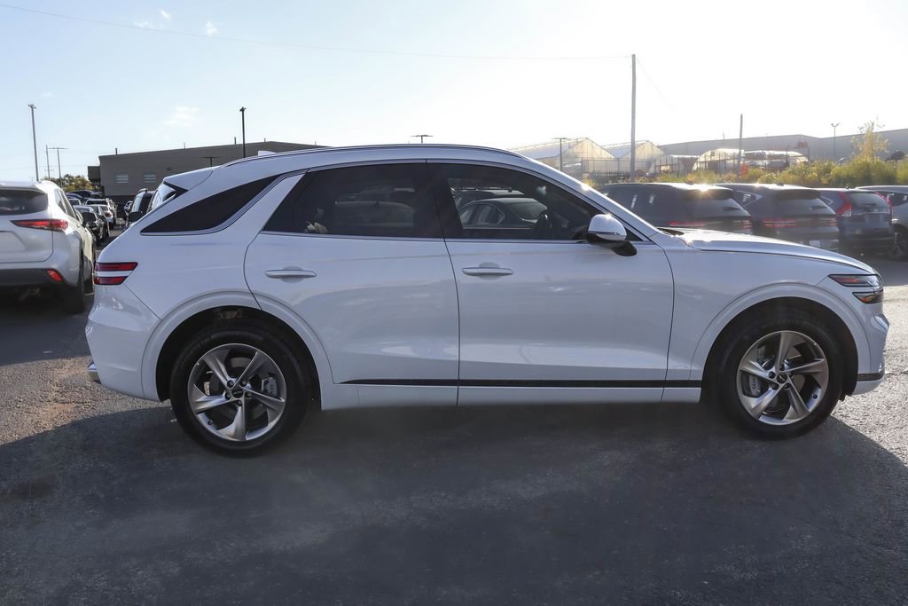 Used 2026 Genesis GV70 2.5T Select image 15