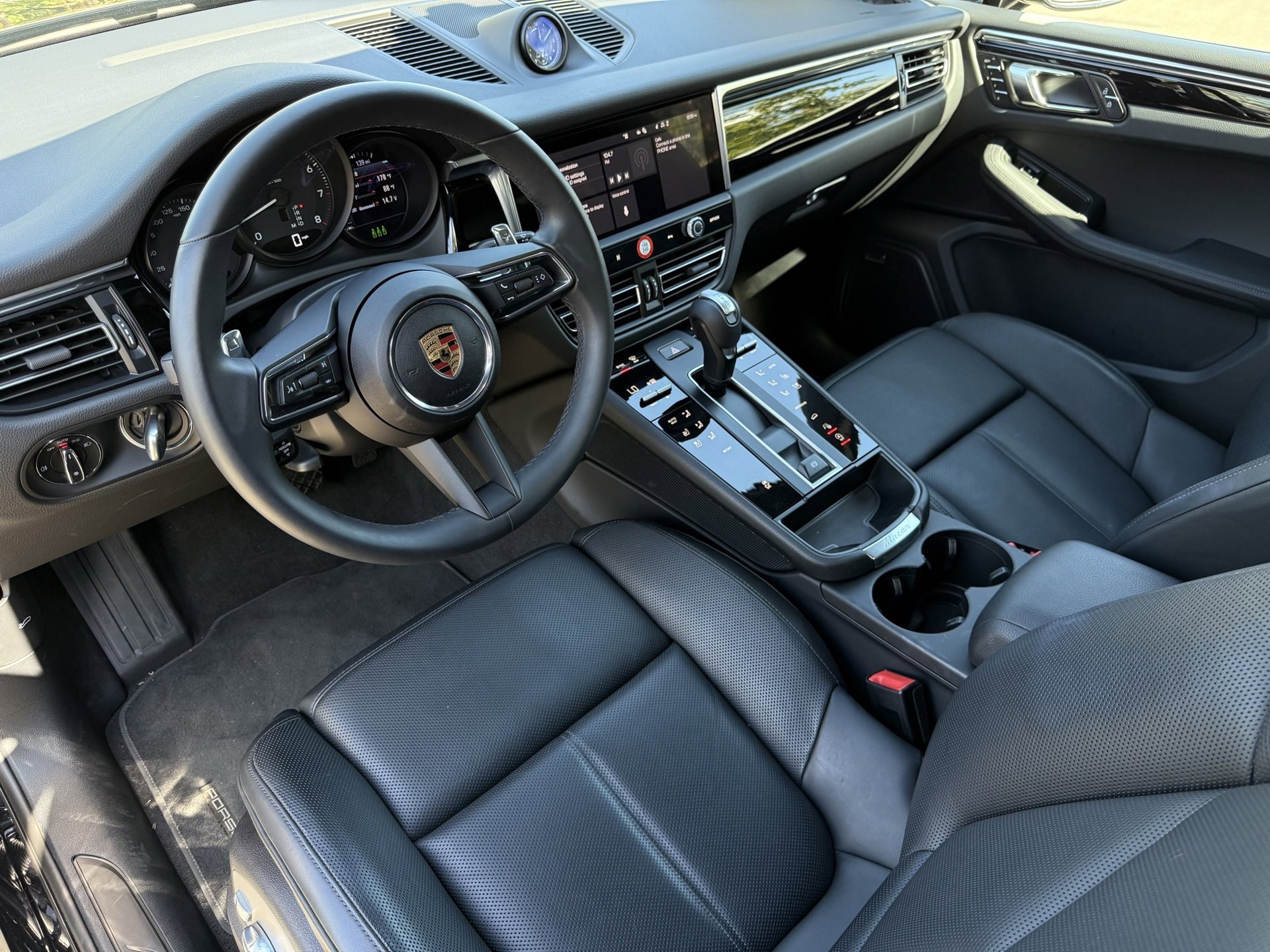 Used 2025 Porsche Macan image 4