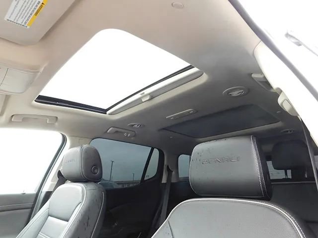 Used 2022 GMC Acadia Denali w/ Denali Ultimate Package image 19