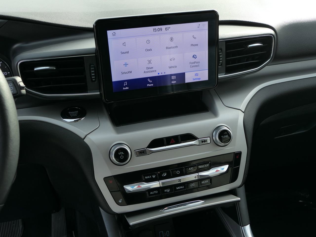 Used 2024 Ford Explorer XLT w/ Equipment Group 202A image 18