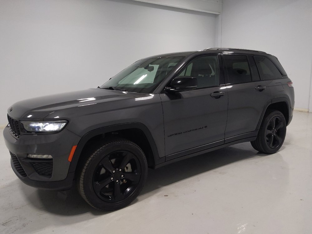 Used 2023 Jeep Grand Cherokee Limited w/ Black Appearance Package AWD/4WD image 2