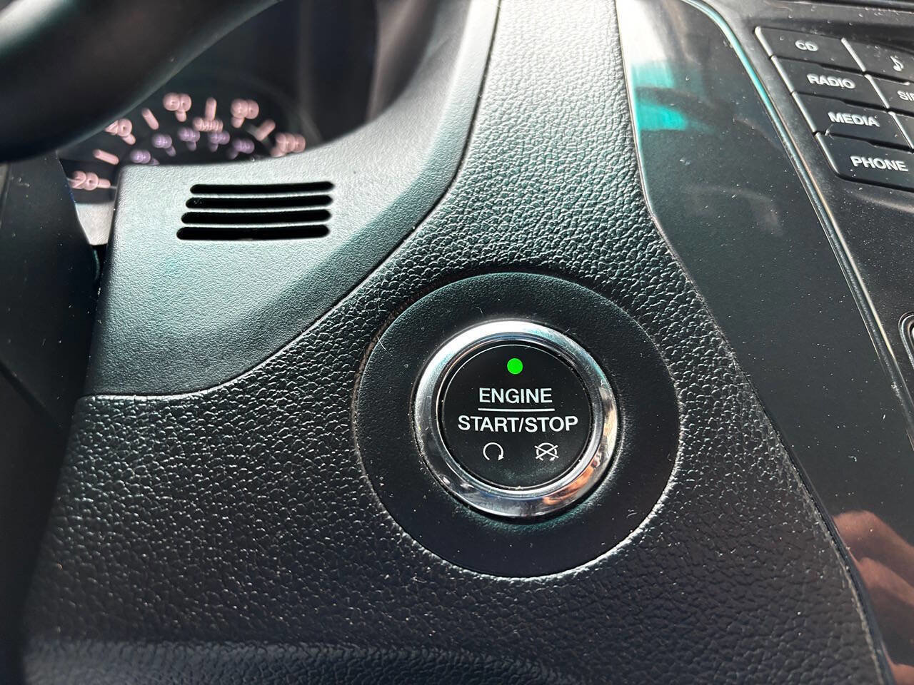 Used 2016 Ford Explorer XLT image 42