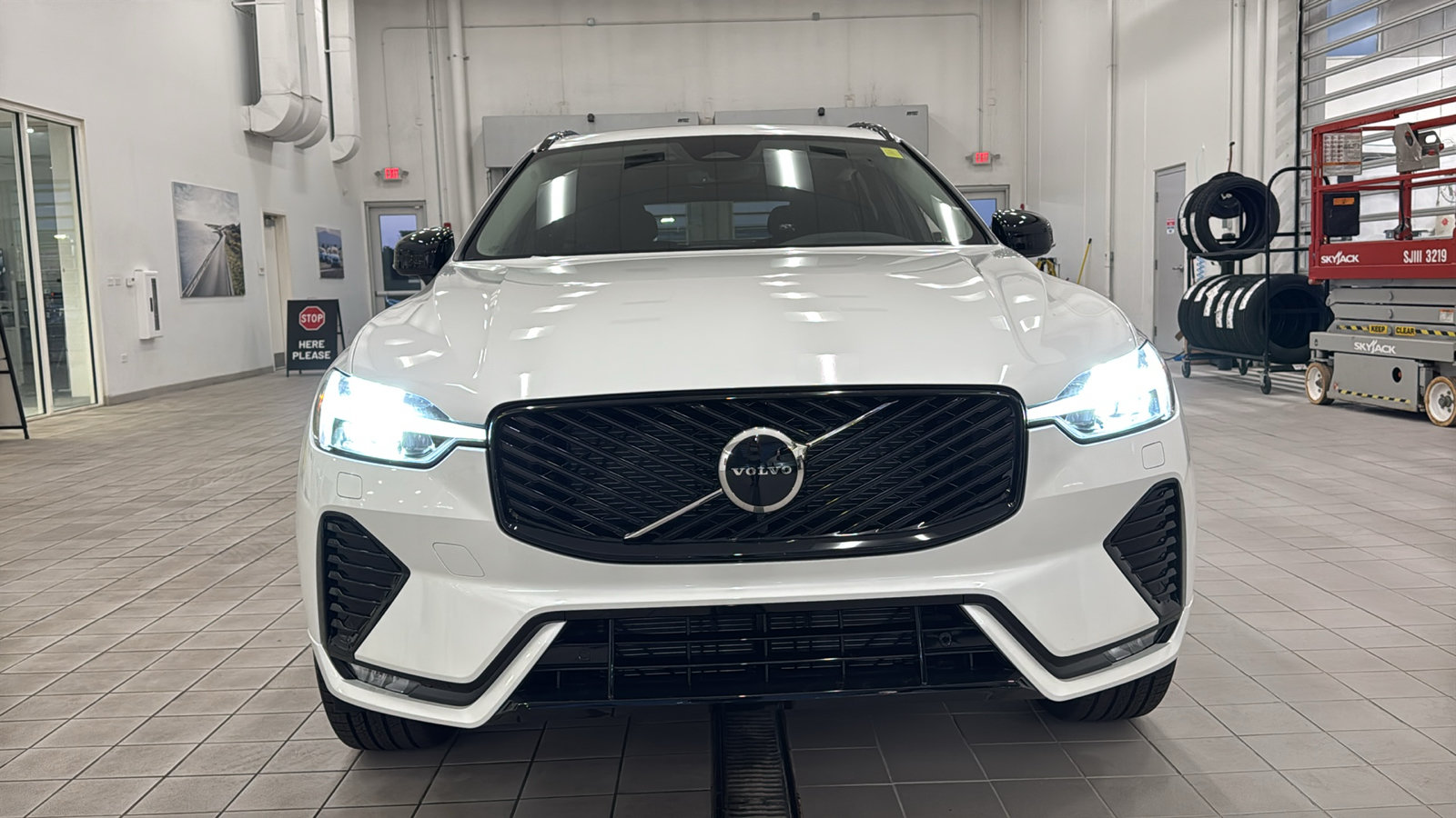 New 2027 Volvo XC60 B5 Core AWD/4WD image 10