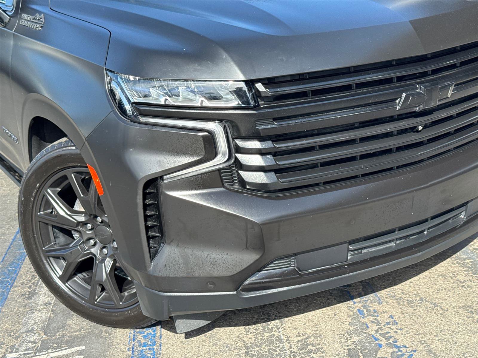 Used 2023 Chevrolet Tahoe High Country AWD/4WD image 3