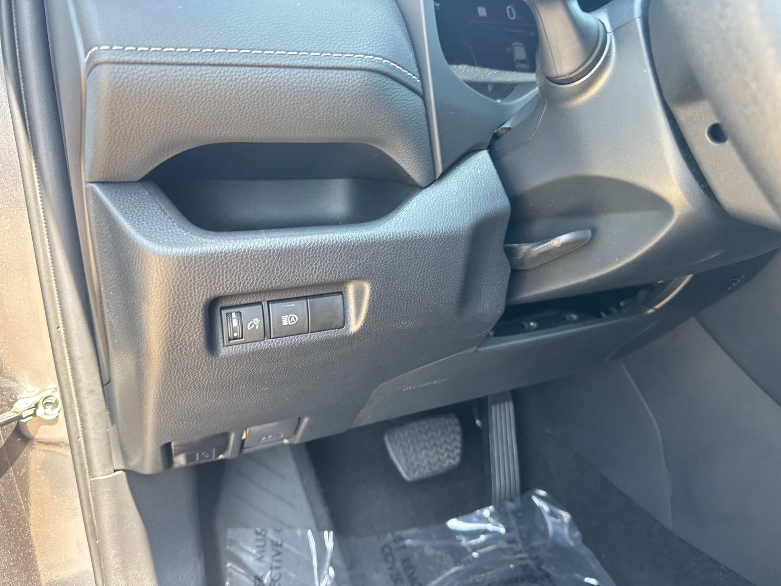 Used 2024 Toyota RAV4 XLE FWD image 32