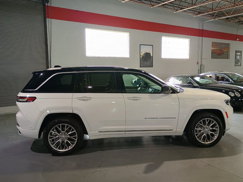 Used 2022 Jeep Grand Cherokee Summit 4xe AWD/4WD image 6