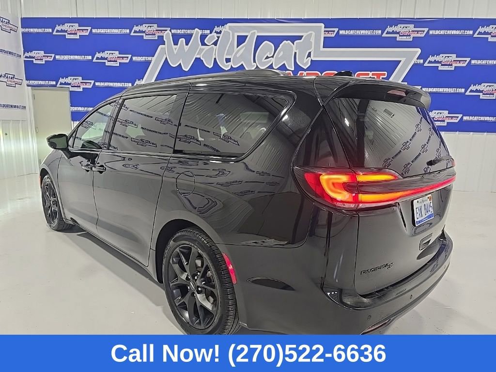Used 2025 Chrysler Pacifica Limited image 6