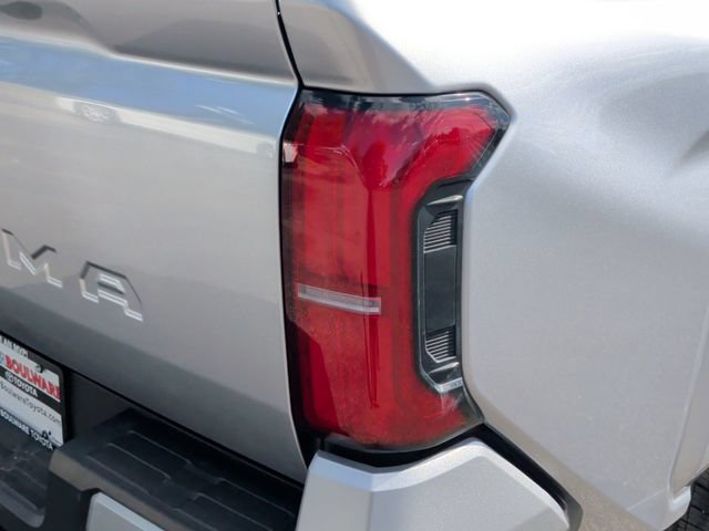 Used 2025 Toyota Tacoma SR5 AWD/4WD image 11