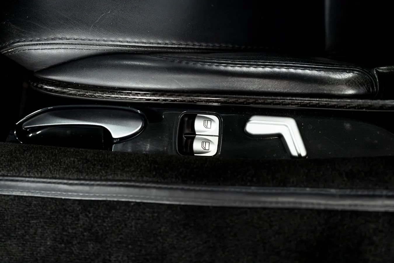 Used 2006 Mercedes-Benz SLR image 23