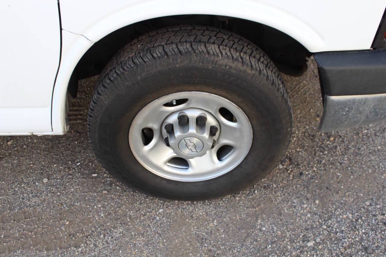 Used 2015 Chevrolet Express 3500 RWD image 24