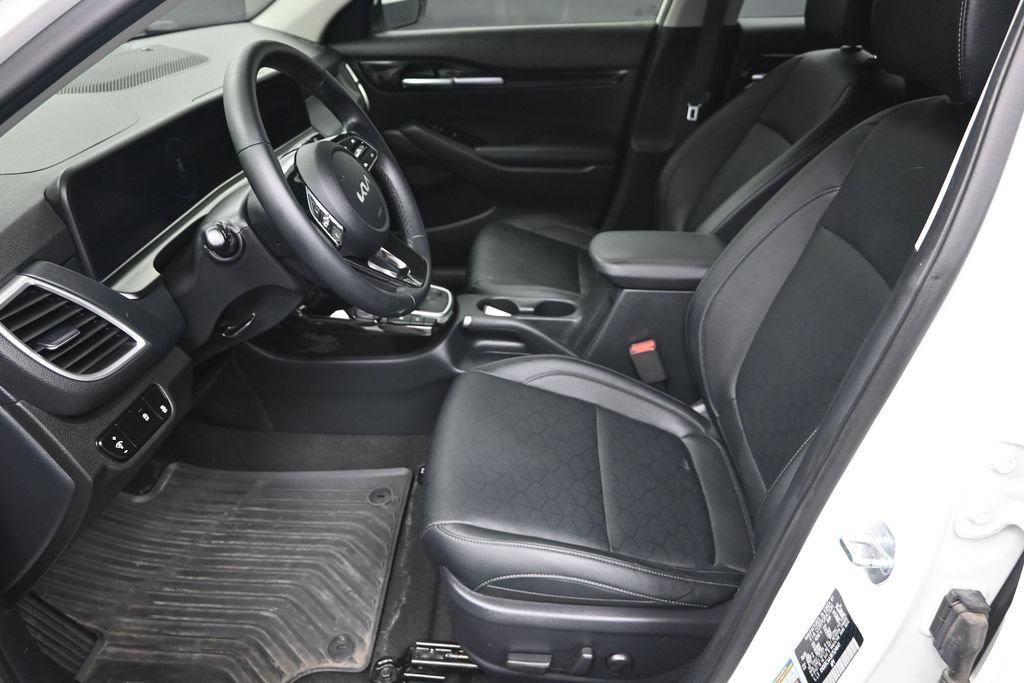 Used 2024 Kia Seltos EX AWD/4WD image 13
