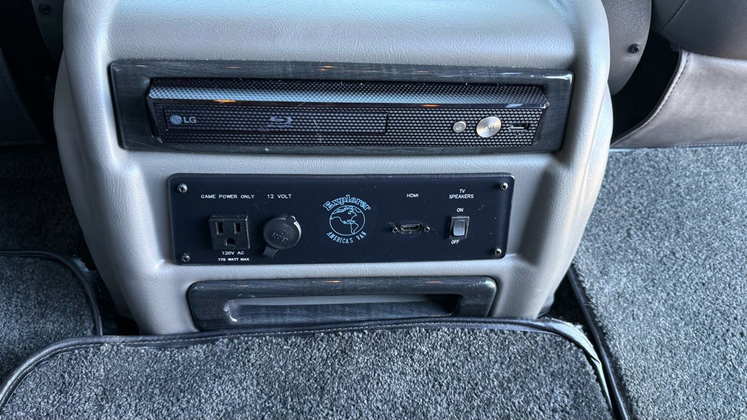 Used 2023 Chevrolet Express 2500 image 19