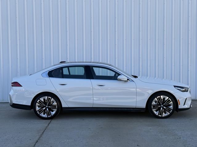 Used 2024 BMW 530i w/ M Sport Package image 3