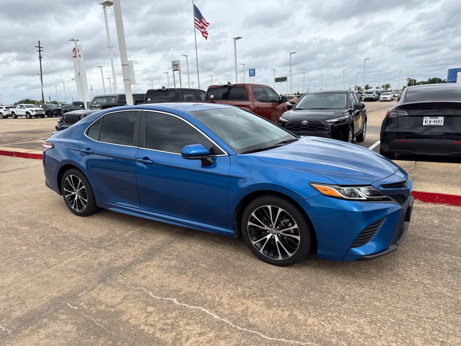Used 2020 Toyota Camry SE FWD image 13