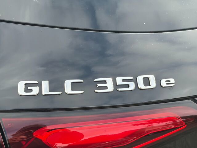 Used 2025 Mercedes-Benz GLC 350e 4MATIC image 36