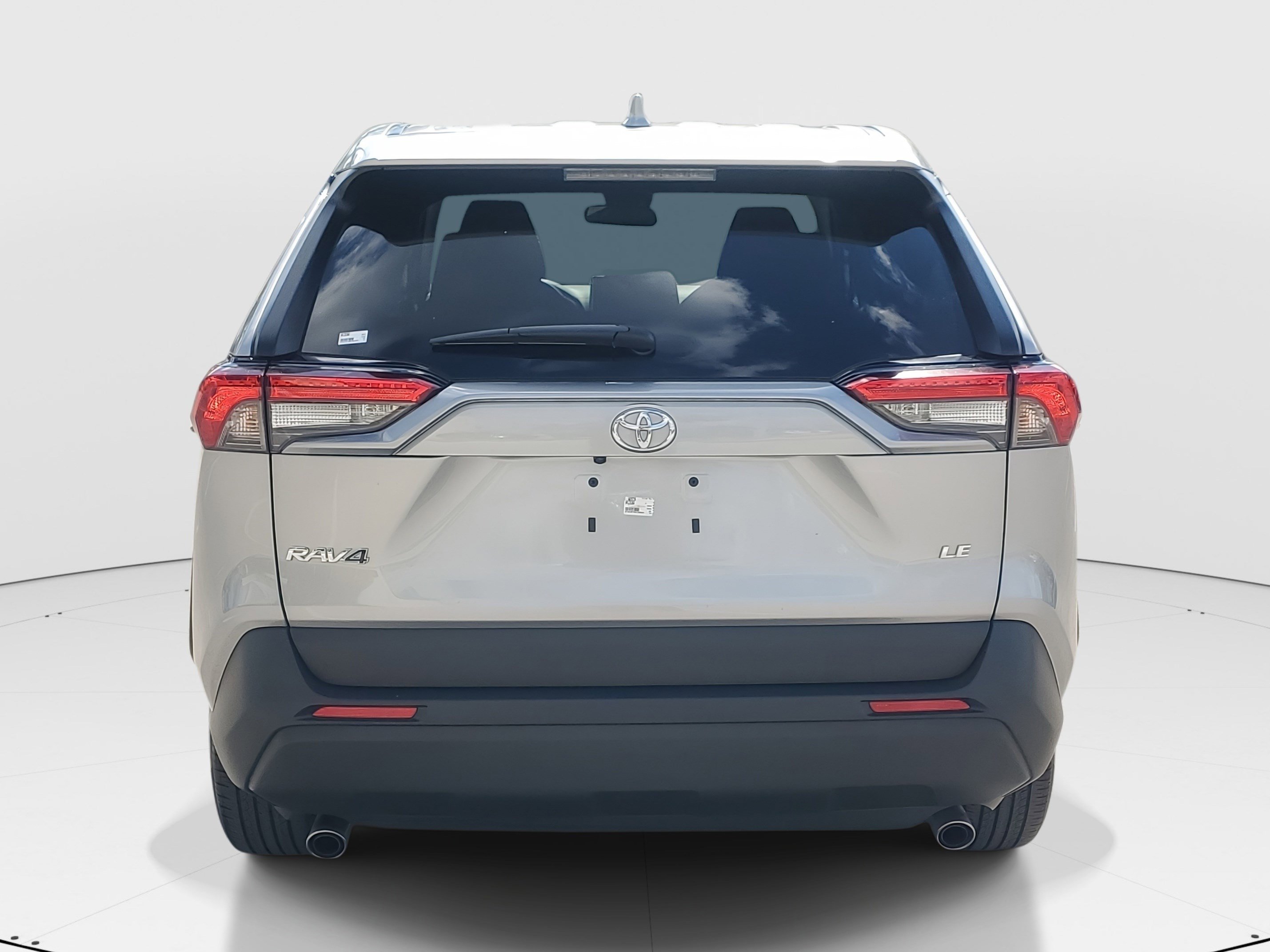 Used 2024 Toyota RAV4 LE image 4