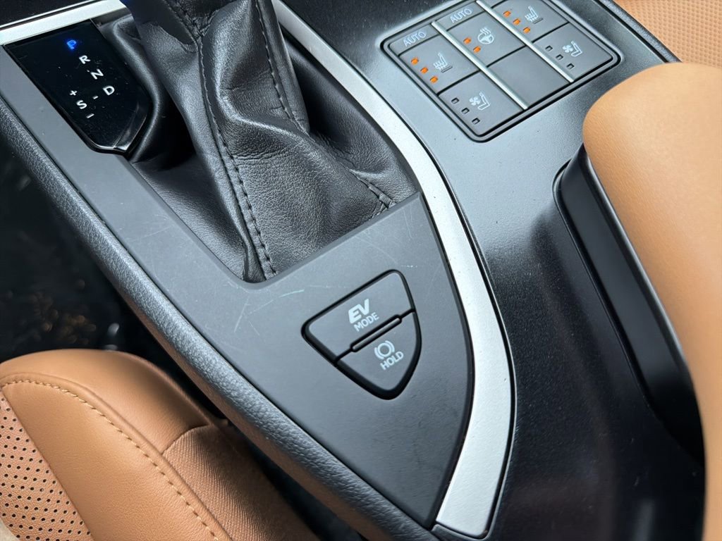 Used 2023 Lexus UX 250h AWD w/ Premium Package image 30