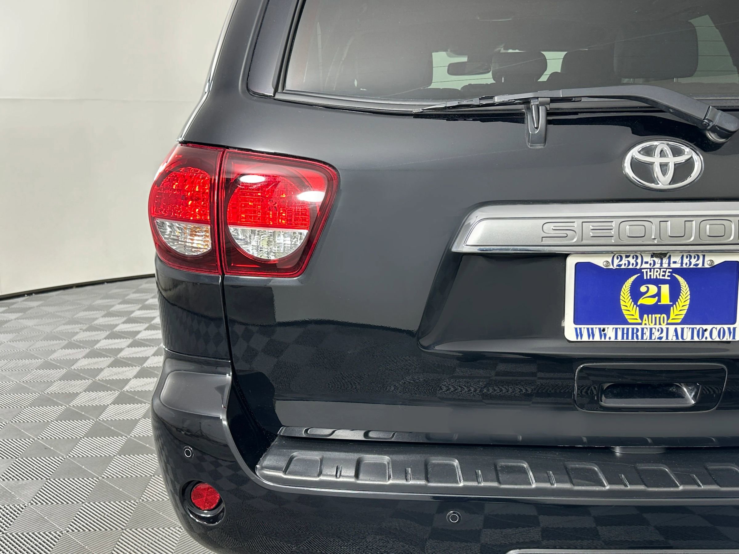 Used 2018 Toyota Sequoia Limited image 11