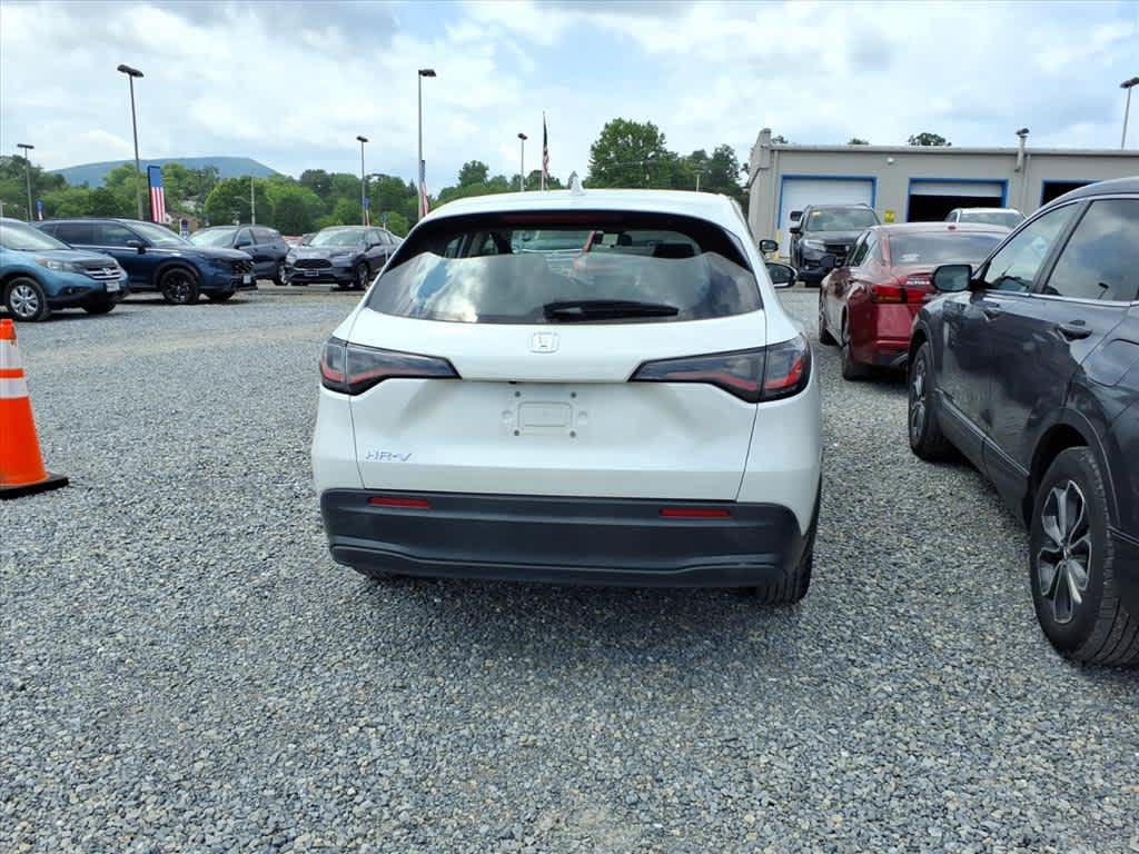 Used 2023 Honda HR-V LX image 9