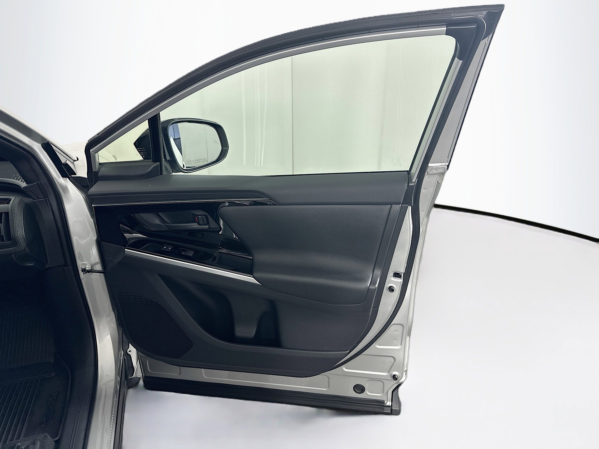 Used 2023 Toyota bZ4X XLE w/ Weather Package FWD image 32