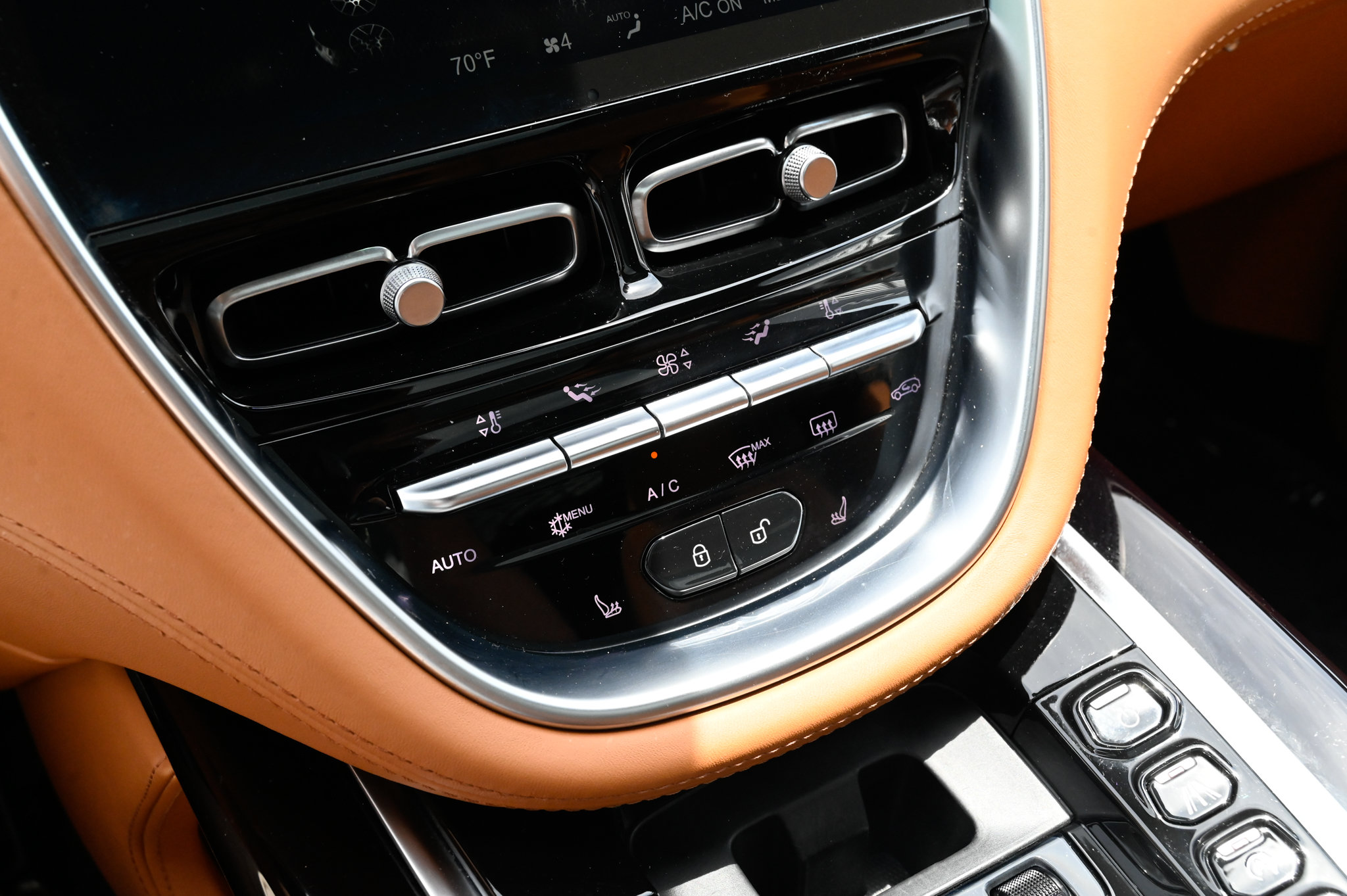 Used 2024 Aston Martin DBX AWD/4WD image 29