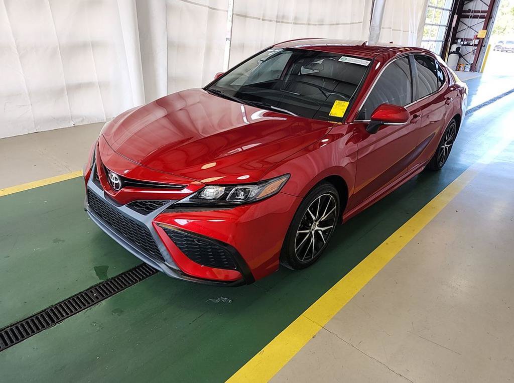 Used 2022 Toyota Camry SE FWD image 1