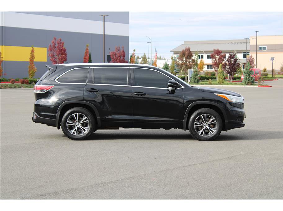 Used 2016 Toyota Highlander XLE image 4