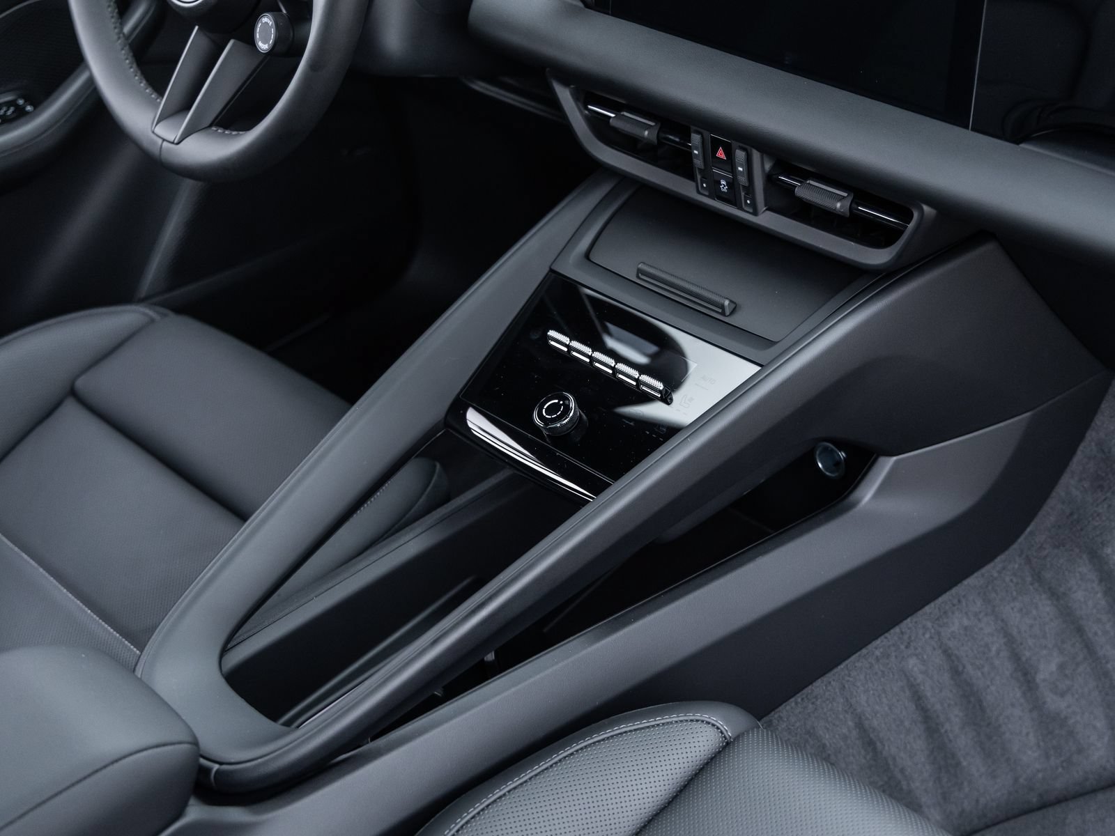 Certified 2025 Porsche Macan Electric RWD image 31
