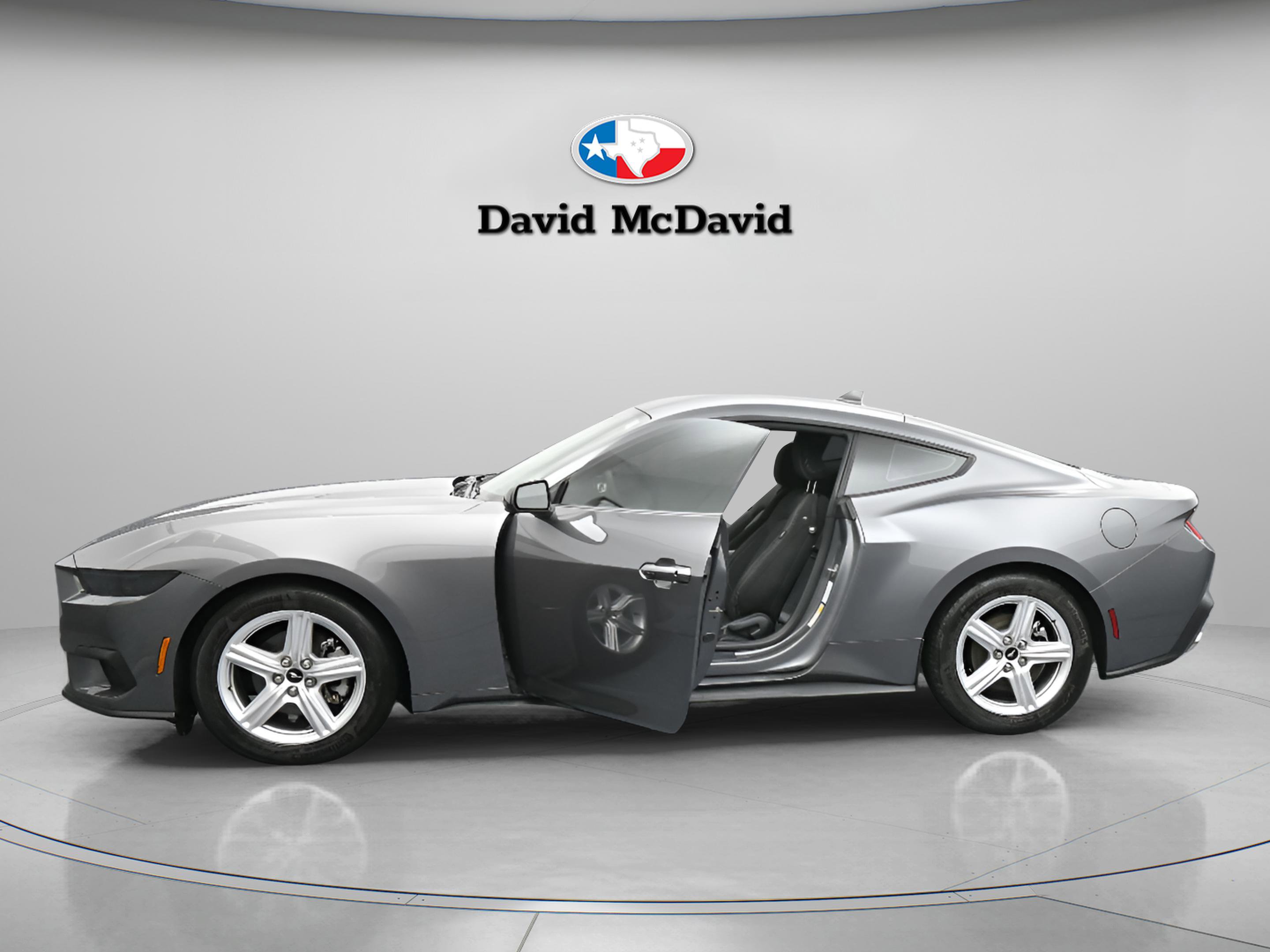 Used 2025 Ford Mustang EcoBoost image 6