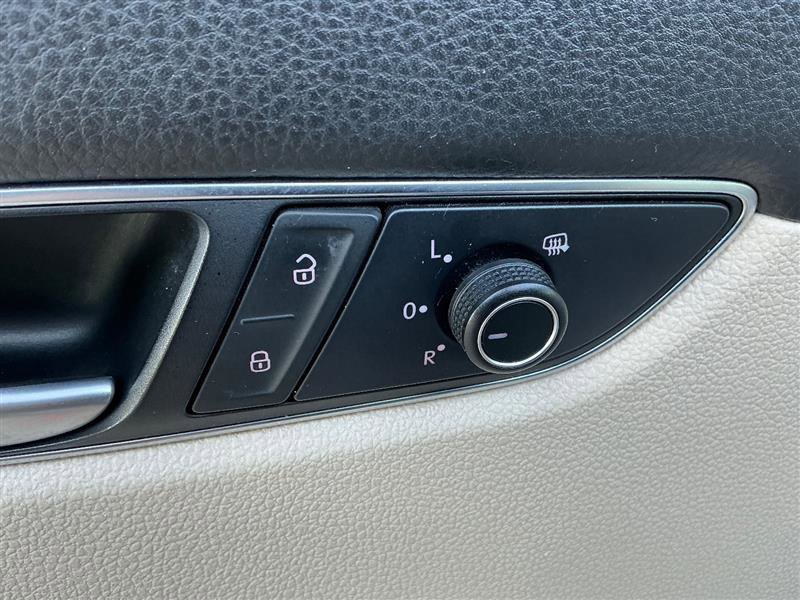 Used 2016 Volkswagen Passat 1.8T w/ Lighting Package image 26