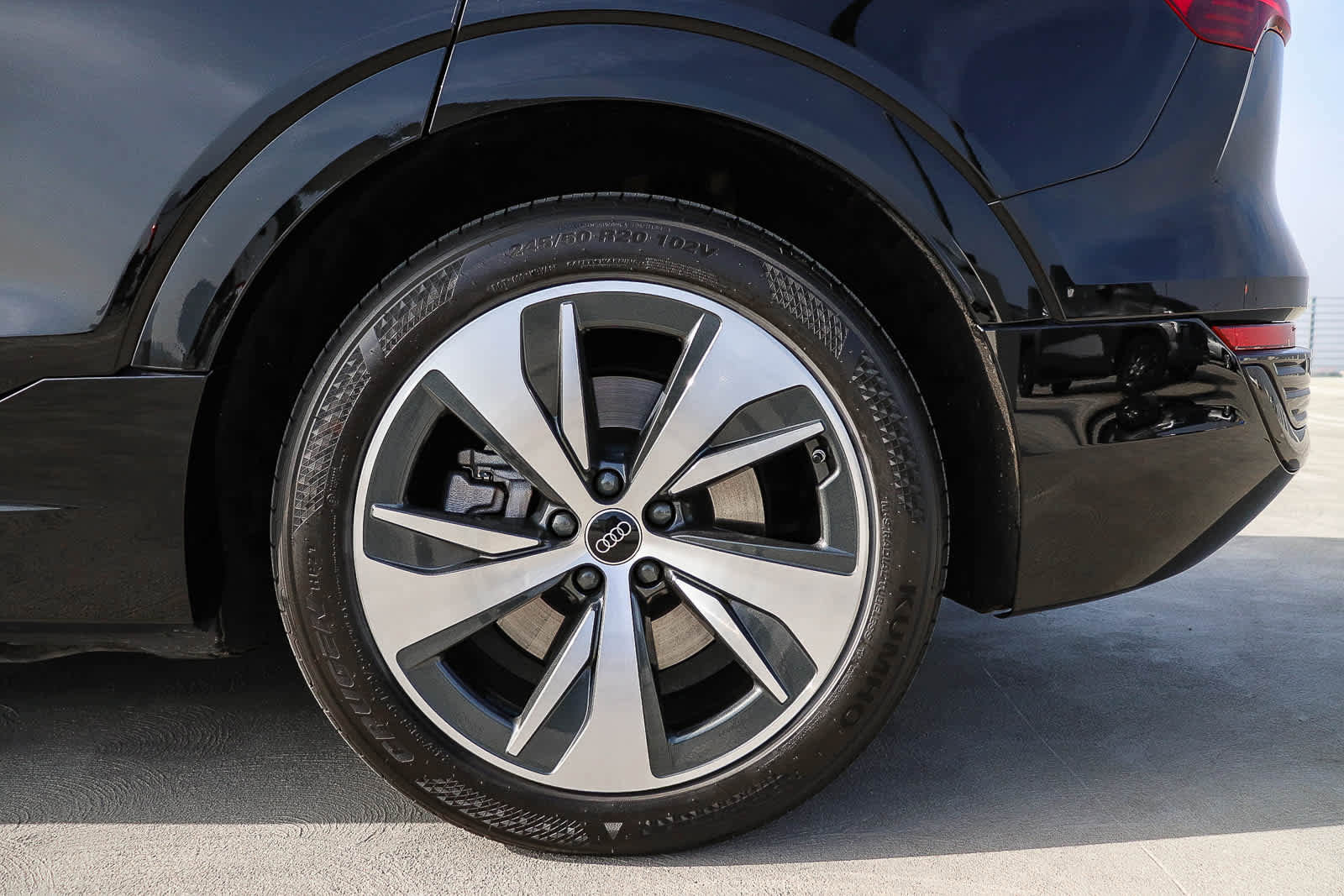 Used 2024 Audi Q8 e-tron Premium image 13