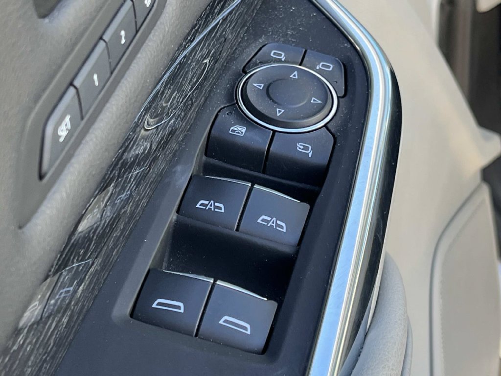 Certified 2023 Cadillac XT4 Premium Luxury w/ Enhanced Visibility Package FWD image 31