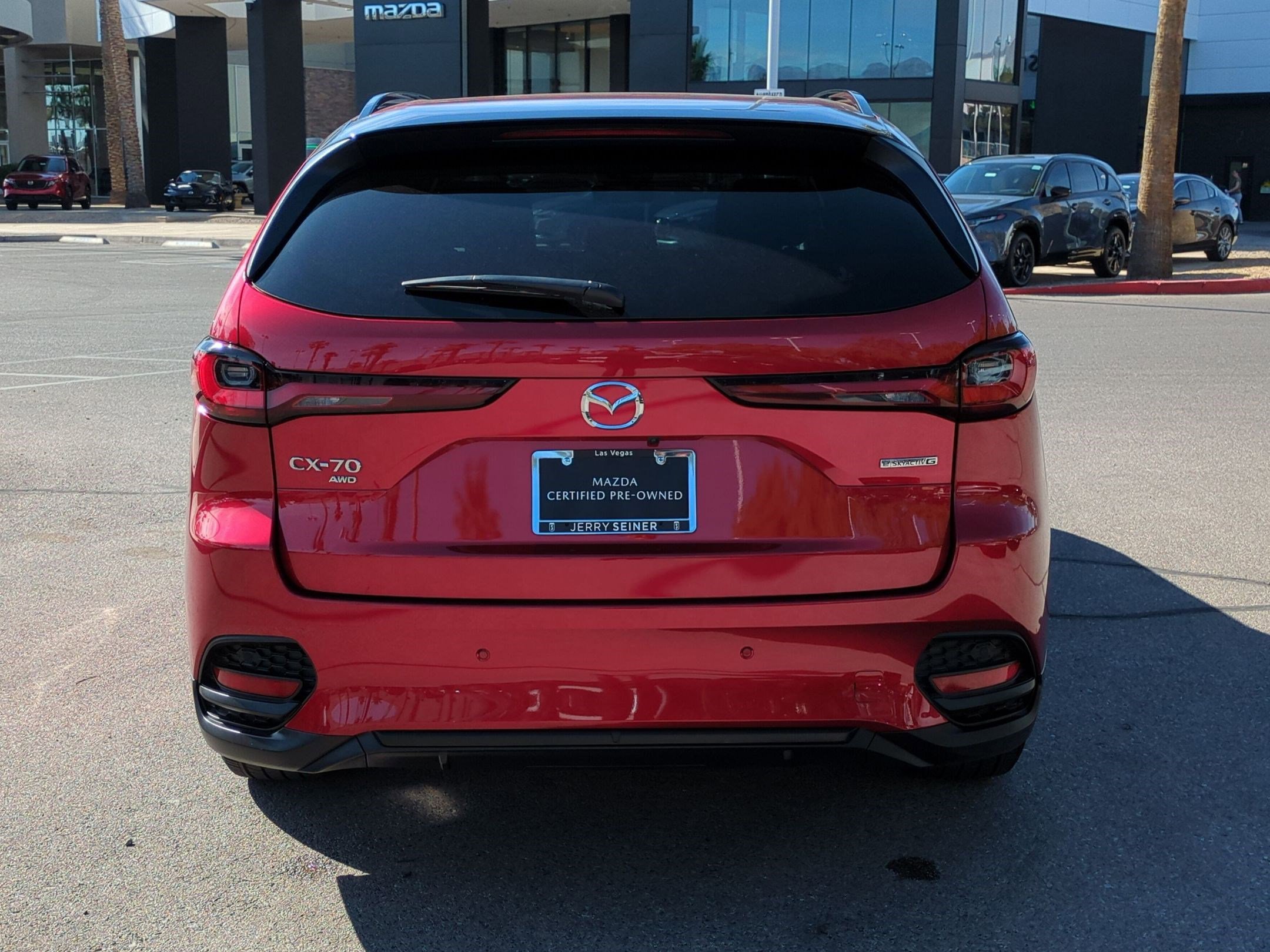 Certified 2025 MAZDA CX-70 3.3 Turbo w/ Preferred Package AWD/4WD image 4