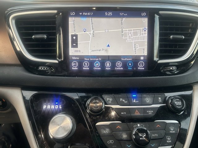 Used 2019 Chrysler Pacifica Touring-L w/ Advanced Safetytec Group image 12