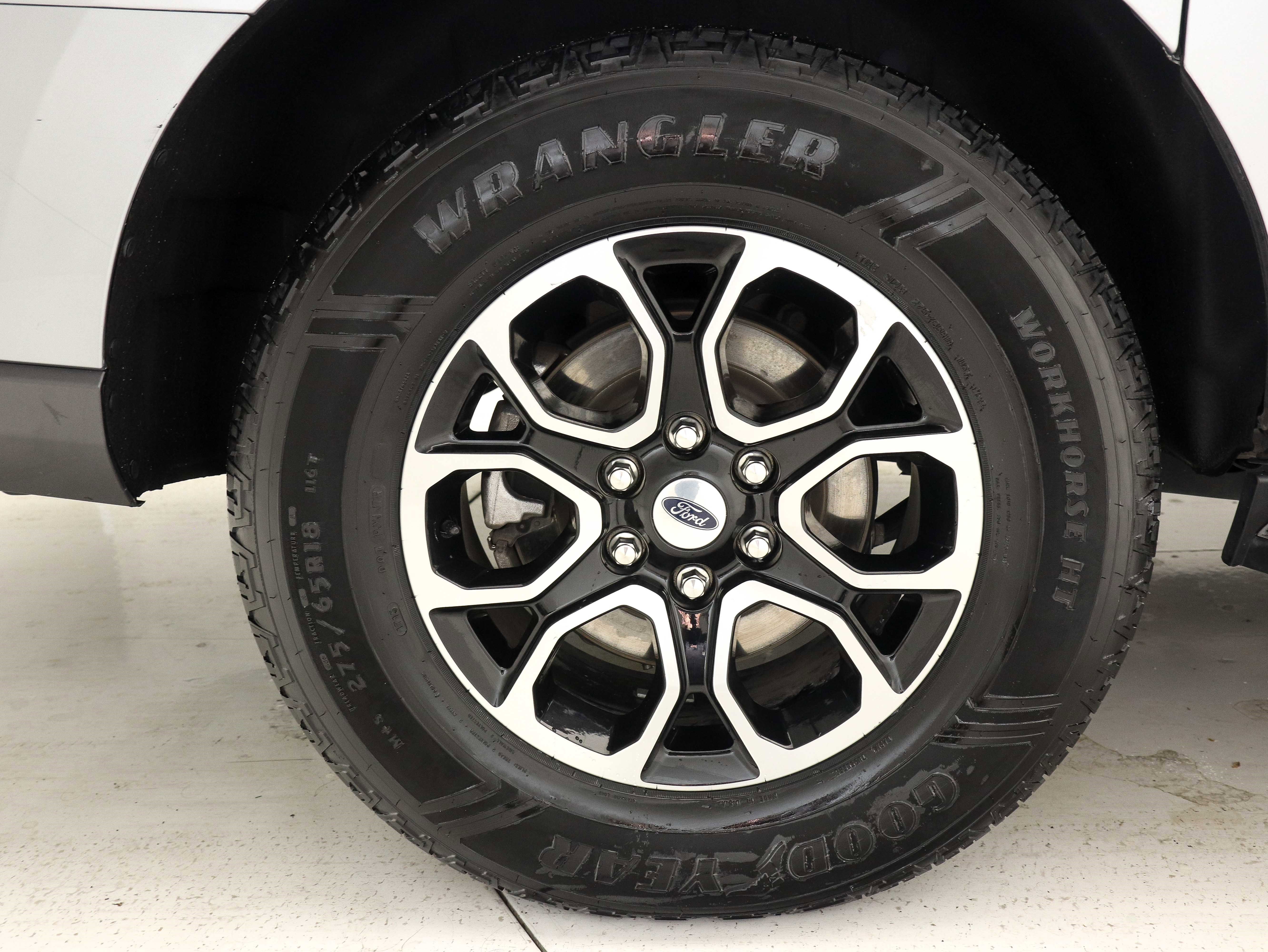 Used 2023 Ford Expedition Max XLT image 33