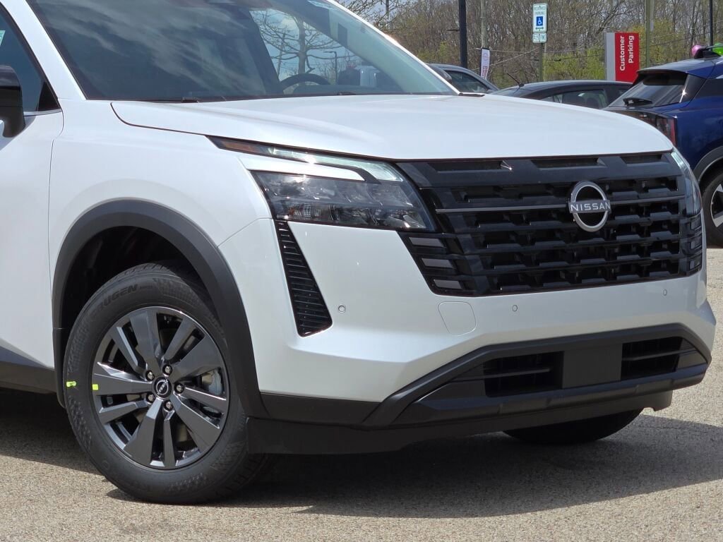 New 2026 Nissan Pathfinder SV w/ Cargo Package AWD/4WD image 2